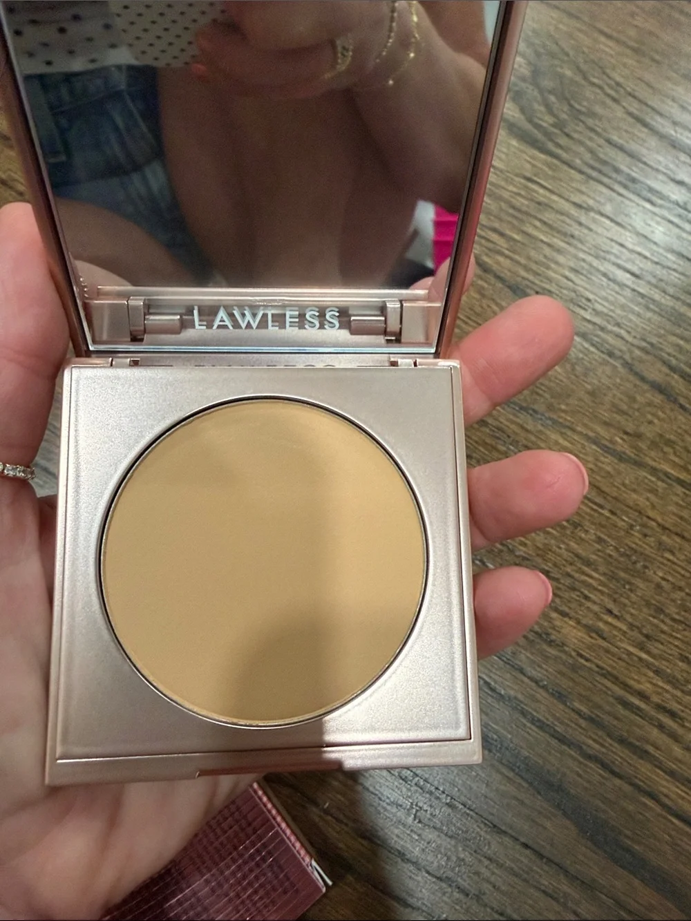 Lawless skin-smoothing powder & It Cosmetics Heavenly Luxe brush